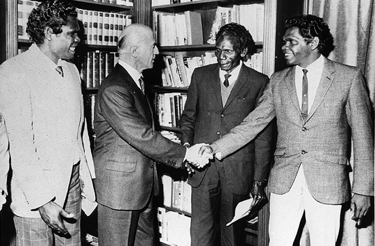 McMahon meets delegation from Yirrkala, 1971